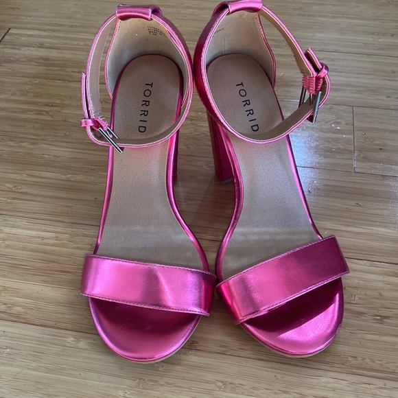 torrid Shoes - NWOT Women’s Pink Torrid Sandals Sz 7.5